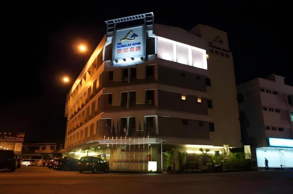 The Landmark Hotel Batu Pahat Exteriör bild
