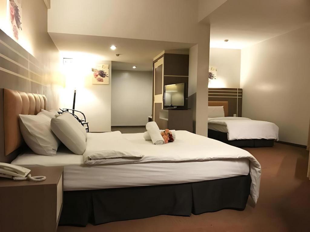 The Landmark Hotel Batu Pahat Exteriör bild