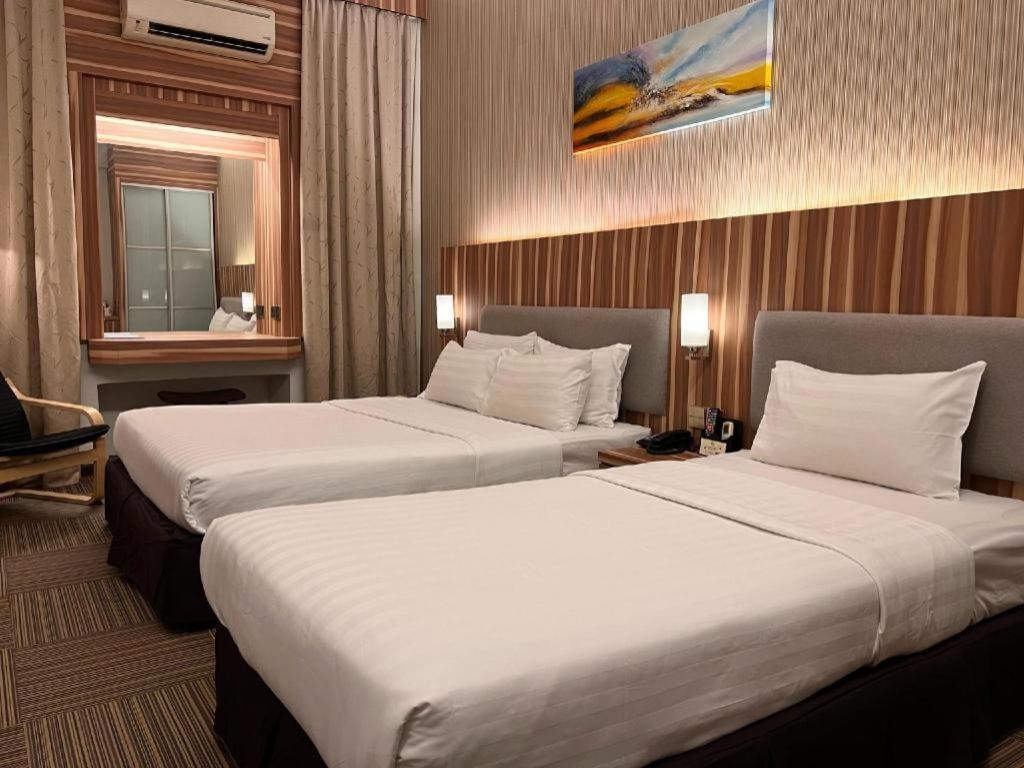 The Landmark Hotel Batu Pahat Exteriör bild