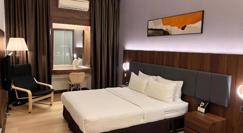 The Landmark Hotel Batu Pahat Exteriör bild